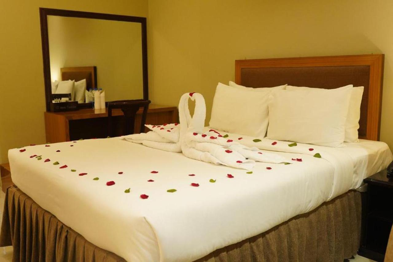 Hotel Fountain Dhaka Bagian luar foto