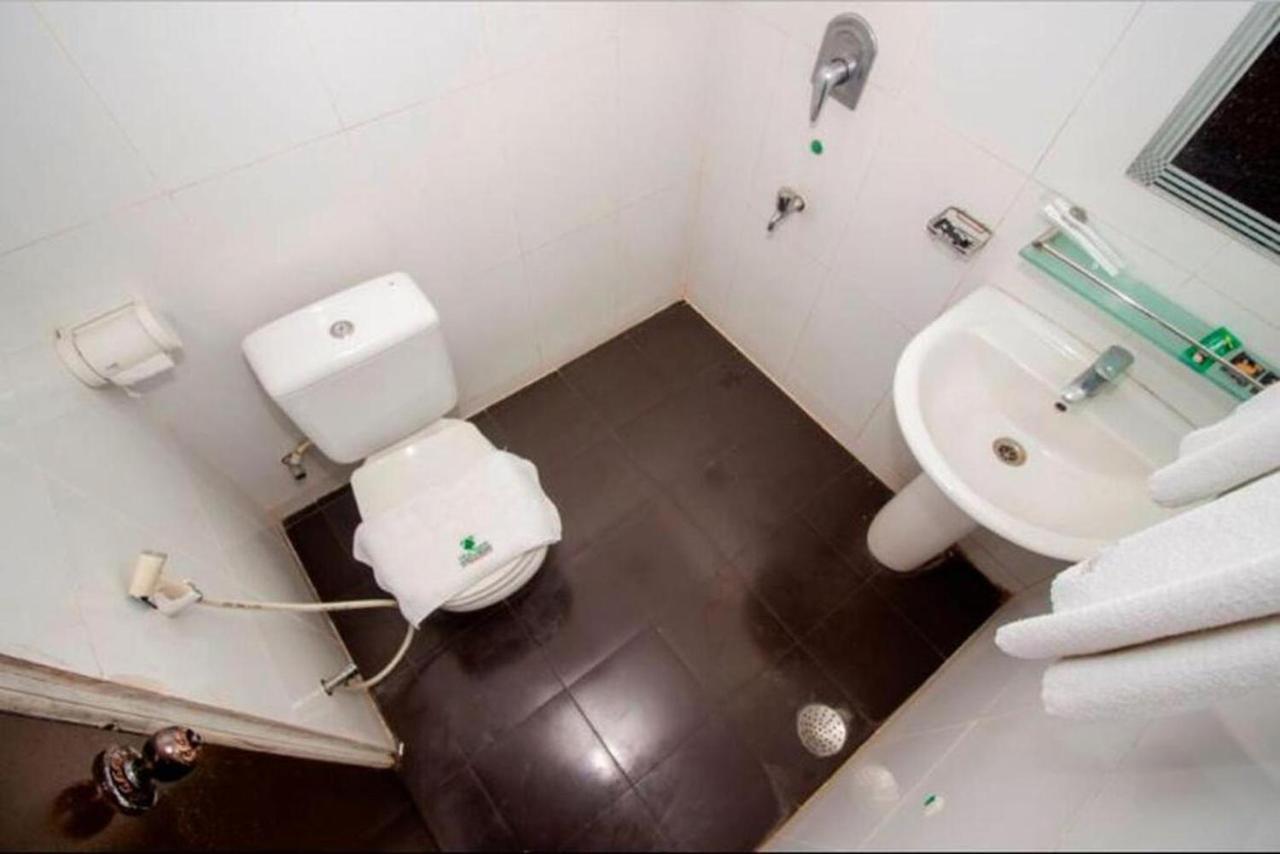 Hotel Fountain Dhaka Bagian luar foto